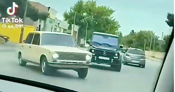Xaçmazda sürücülər bəy gəlin maşının önünü kəsib “hoqqa” verdilər VİDEO