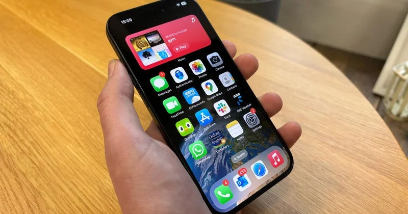 iPhone istifadəçilərinə şad xəbər: 1 il pulsuz olacaq