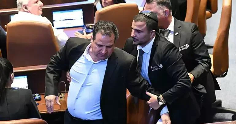 ABŞ Prezidenti Trampa İsrail Məclisində etiraz: “Fələstini tanı”