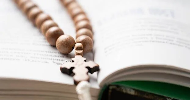 Kilsə ruslara nə qədər tez tez dua etməli olduqlarını izah edir…