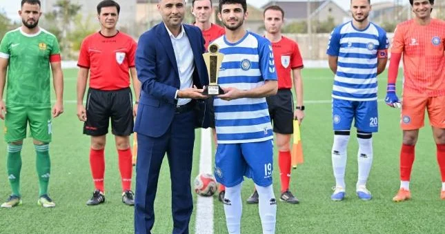 "Ayın qolu"nun müəllifi mükafatlandırıldı