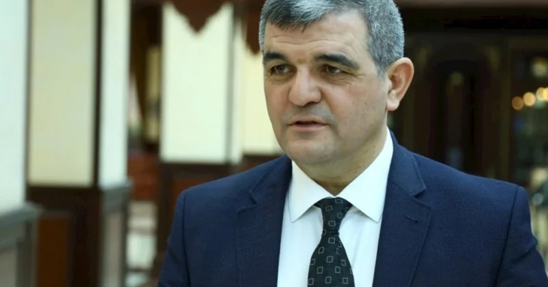 “Məscidlər bağlıdırmı? Küçədə hicabla gəzən qadınlara kimsə irad bildirirmi?”