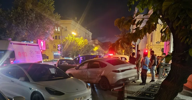 Paytaxtda ağır qəza olub, xəsarət alan var VİDEO