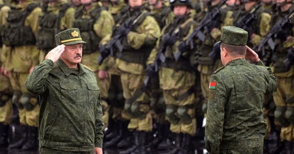 Лукашенко: Готовимся к войне, чтобы ее избежать