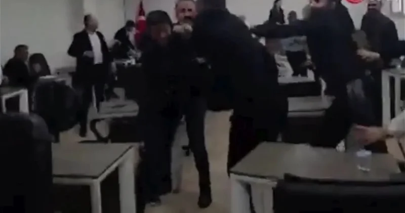 Заседание муниципалитета в Турции закончилось массовой дракой ВИДЕО