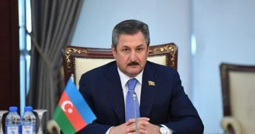 Məktəblərdə vahid geyim formasının tətbiqi beynəlxalq təcrübədə geniş istifadə olunur
