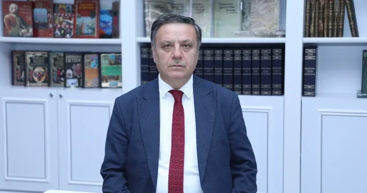 “Məktəbli forması qərarı dini qaydalara zərər vermir” Füzuli Qurbanov