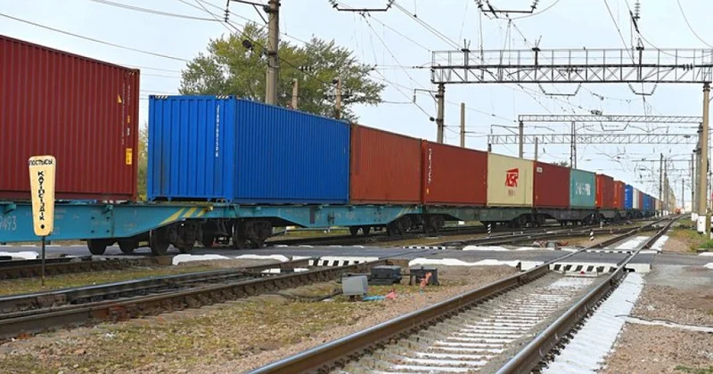Qazaxıstan ərazisindən tranzit yükdaşımalarının həcmi 13 faizdən çox artıb
