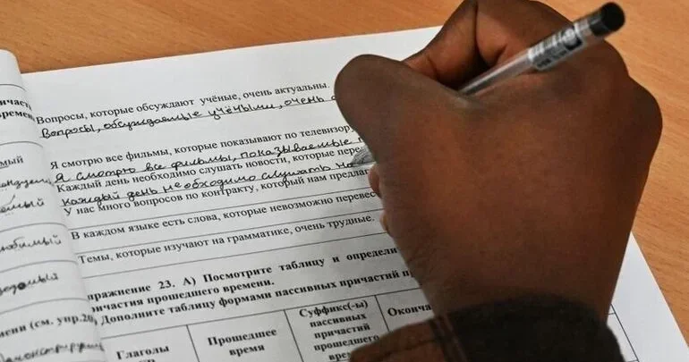 Русский язык включили в школьную программу ЦАР
