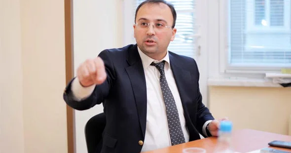 Теолог Эльшад Мири выступил против ношения хиджаба детьми Minval Politika