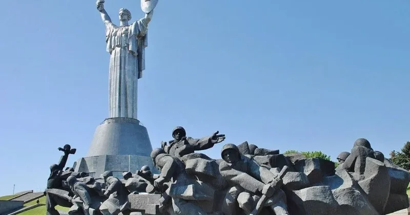 Отношение жителей Украины к советским мемориалам