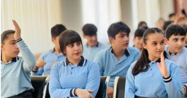 Şagirdlər üçün vahid məktəbli forması diqqətin tədris prosesinə yönəldilməsinə kömək edə bilər Millət vəkili