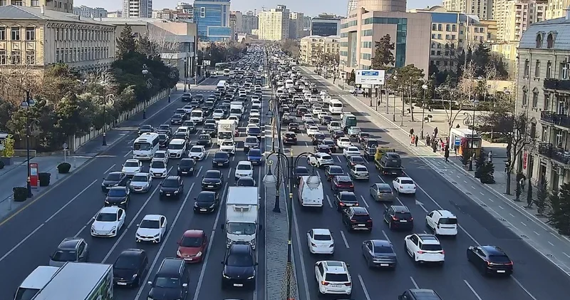 Azərbaycanda sərnişinlərin 90% i avtomobillə daşınır