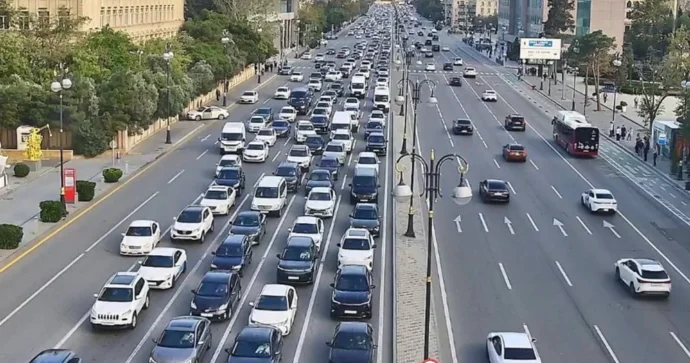 Sürücüləri NƏZƏRİNƏ: Bu yollarda tıxac var SİYAHI