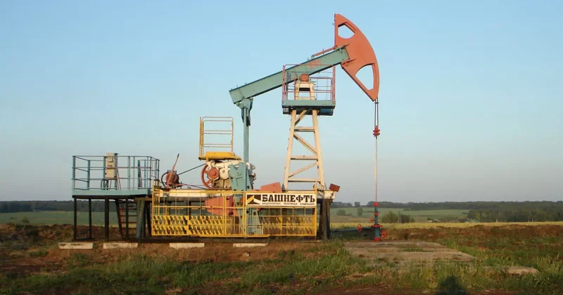 Россия десятый месяц подряд теряет объемы нефтедобычи
