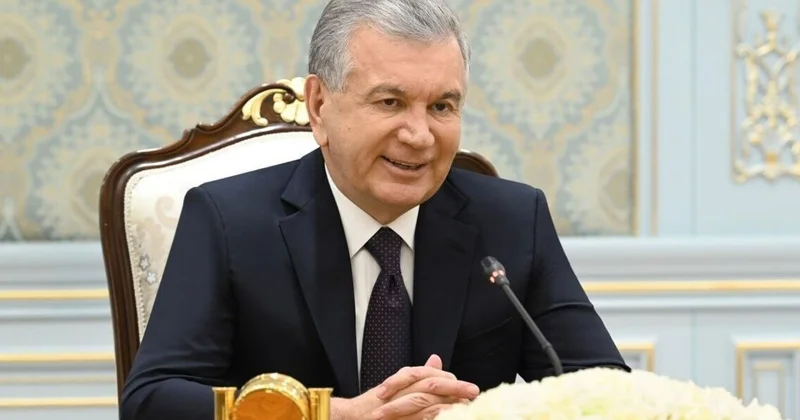 Лидер Узбекистана направляется в Баку на международный саммит