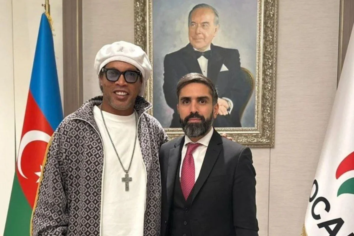 Ronaldinyo SOCARın Prezidenti Rövşən Nəcəf ilə görüşdü Yeni Sabah