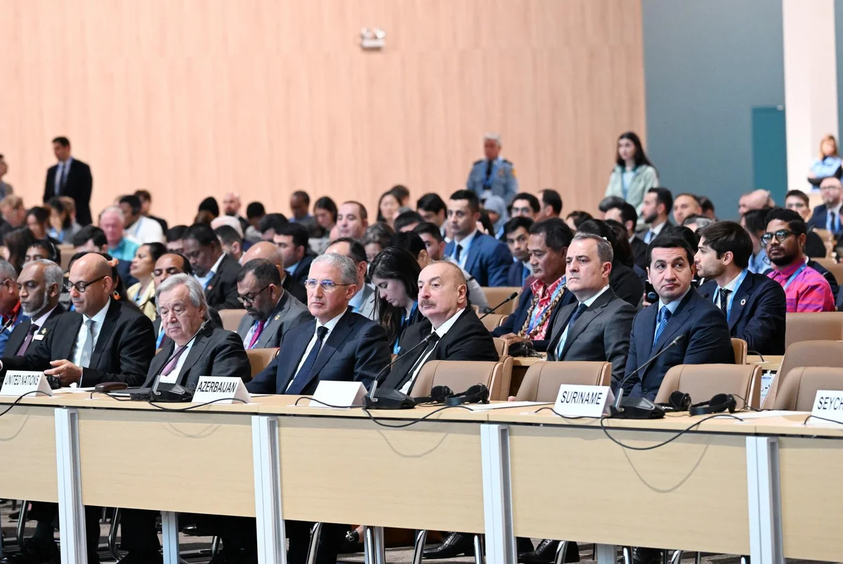 Bakıda kiçik ada dövlətlərinin Sammiti Prezident İlham Əliyev tədbirdə iştirak edir (FOTOAR, Yenilənib)