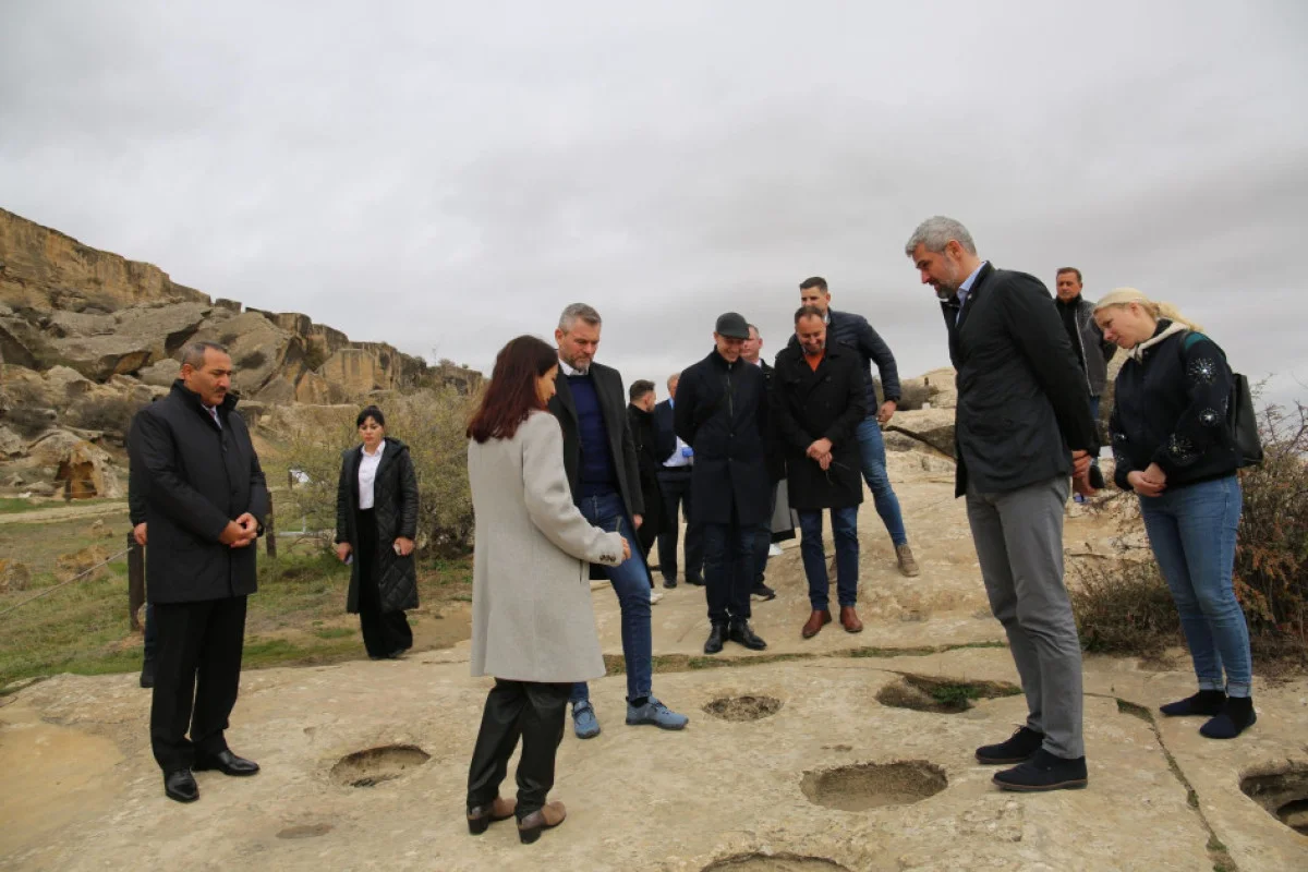 Slovakiya Prezidenti Qobustan qoruğunu ziyarət edib