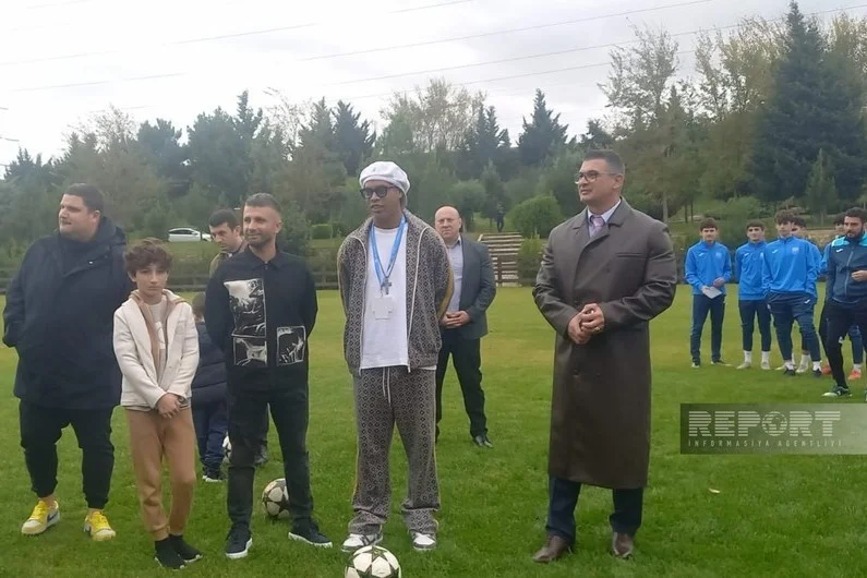 Ronaldinyo Bakıda yeniyetmə futbolçularla görüşüb FOTO İdman və Biz