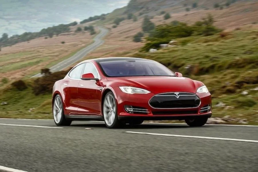 Tesla qapılarını kilidlədi! Faciə yaşandı