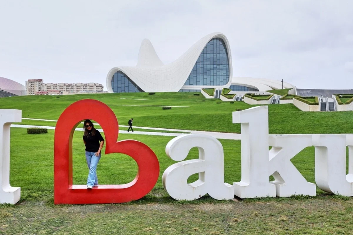 Gələcəyin şəhərləri necə olacaq? Bakıda planeti xilas etməyin yolları açıqlandı