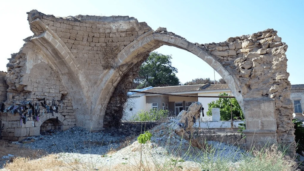 Süleyman peyğəmbərin altıbucaqlı möhürü, Həzrət Əlinin ayaq izləri: Sirli Buzovna