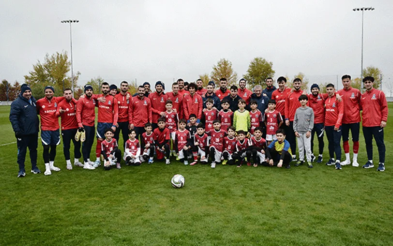 Milli komandanın üzvləri yeniyetmə futbolçularla görüşüblər