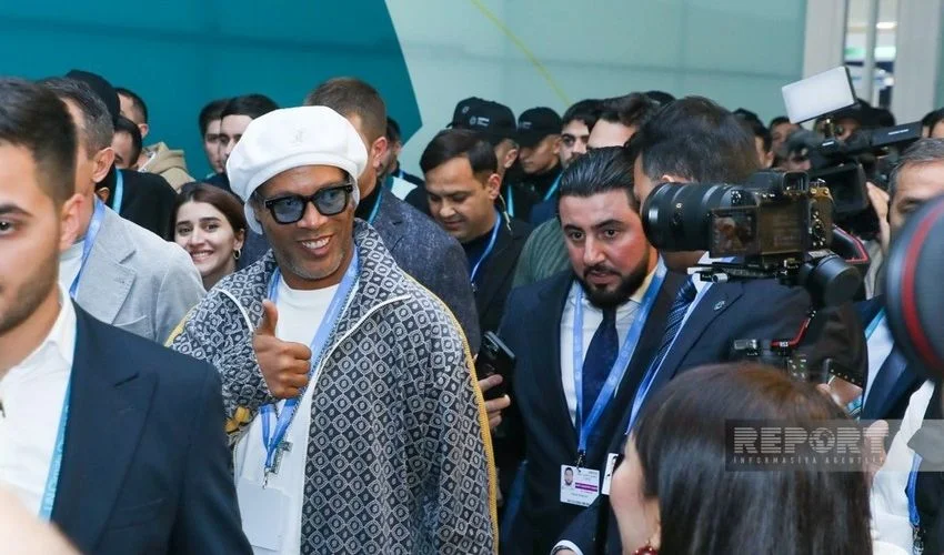 Ronaldinyo COP29 məkanındakı pavilyonları ziyarət etdi FOTO