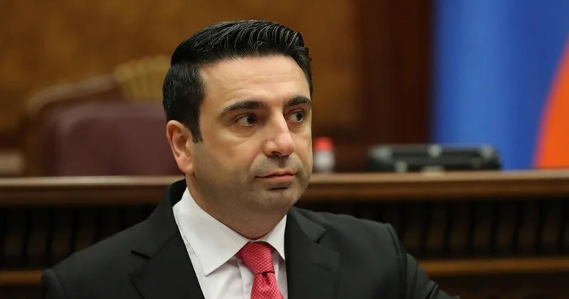 Simonyan erməni blogerlərdən şikayət verib