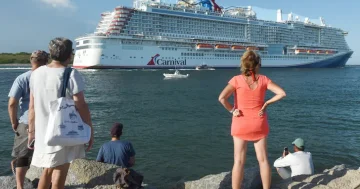 Amerikalı qadın işindən çıxdı və kruiz gəmilərində yaşayır...