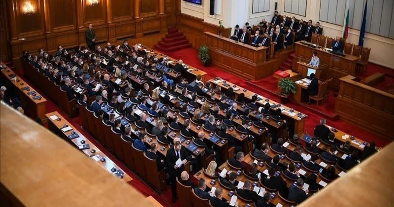 Болгария берет под контроль НПЗ LUKOIL: парламент обошел вето президента