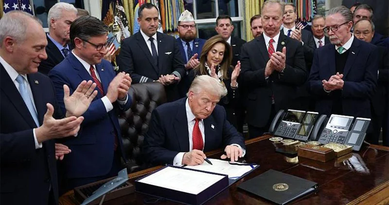 ABŞ tarixinin ən uzun hökumət şatdaunu başa çatdı: Tramp qanunu imzaladı