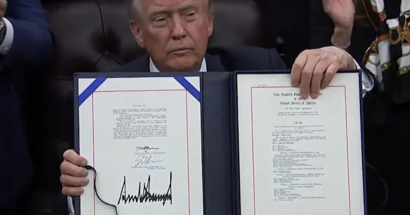 У Трампа сегодня прекрасный день : завершился самый долгий в истории Америки шатдаун