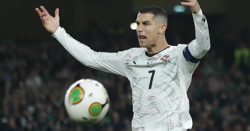 Первая красная карточка Криштиану Роналду в матчах за сборную Португалии Жесткий удар локтем