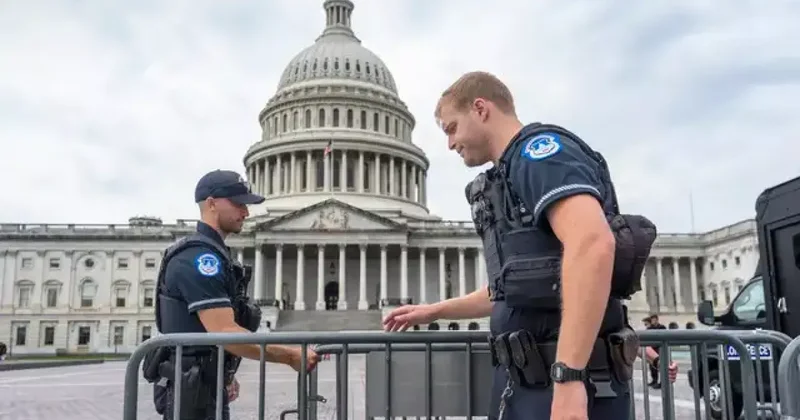 Белый дом распорядился вернуть федеральных служащих вернуться к работе