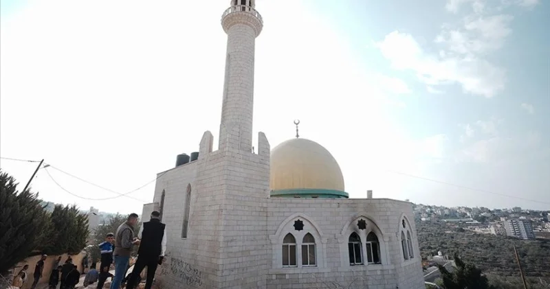 İsrail İordan çayının qərb sahilində məscidi yandırıblar