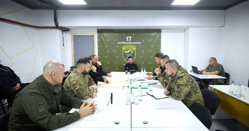 Zelenski Zaporojyada hərbçilərlə görüş keçirdi