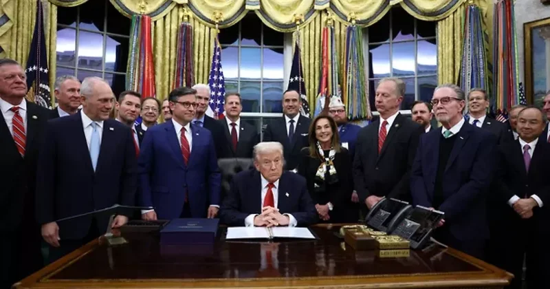 Трамп возобновил работу правительства США