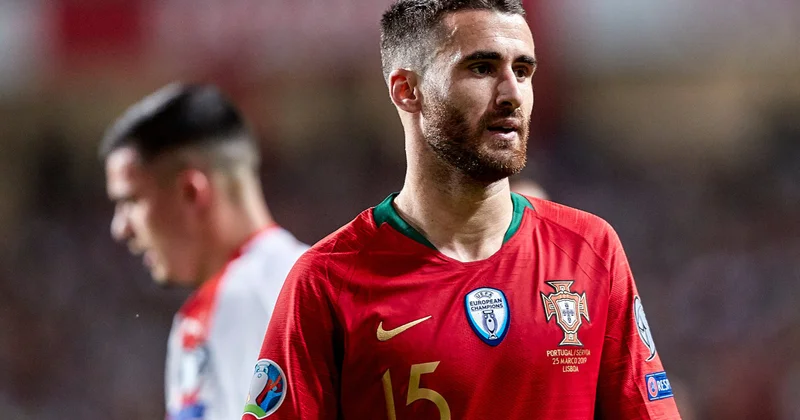 Portuqaliya millisinin hücumçusu karyerasını başa vurmaq istəyir