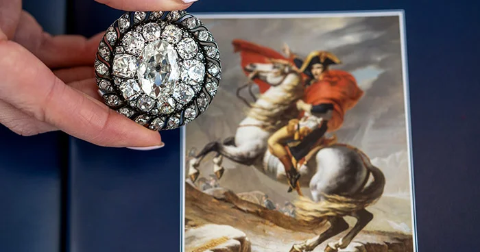Napaleonun brilyant broşu Sotheby s hərracında 4,4 milyon dollara satılıb
