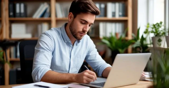 Bazar günü işləmək üçün heç bir ciddi qadağa yoxdur...