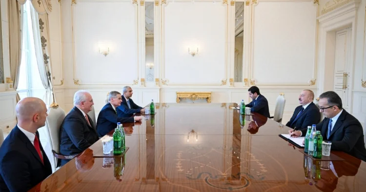 Prezident amerikalıları qəbul edib