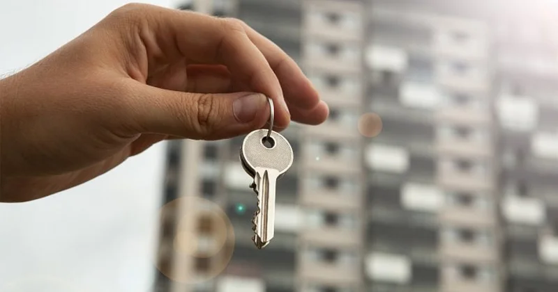 Могут отнять жилье без суда: Юрист Гасанов о расправах над должниками