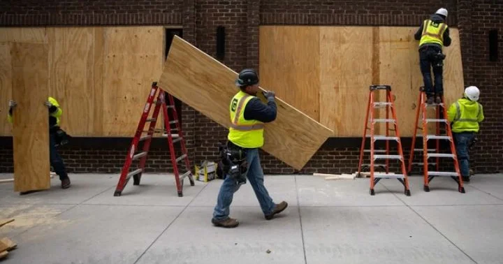 Avropa İttifaqında orta aylıq maaş 3300 avronu keçib