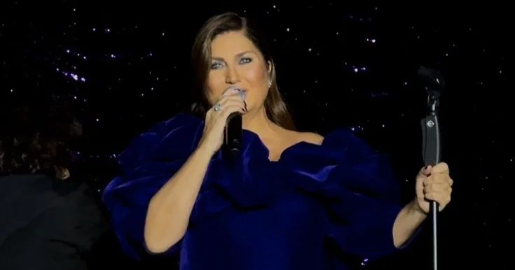 Sibel Canın səhnədə gülərək şəhidləri yad etməsi tənqid olundu Video