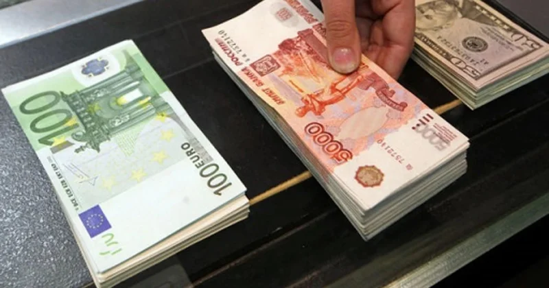 Avro bahalaşdı, rubl ucuzlaşdı YENİ MƏZƏNNƏ