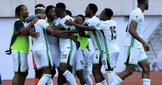 Osimhen dubl etdi NİGERİYA DÇ nin bir addımlığında