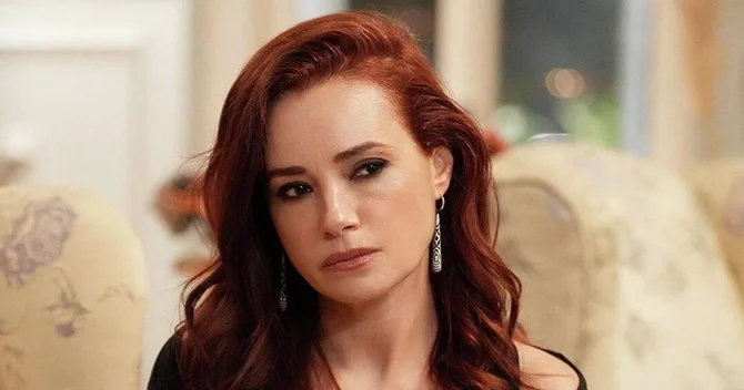 Övladları ilə qəza keçirən aktrisa: Təhlükəsizlik kəmərləri sayəsində sağ qaldıq