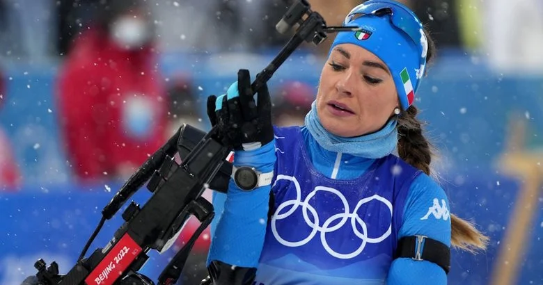 Французскую биатлонистку застали за порчей чужой винтовки